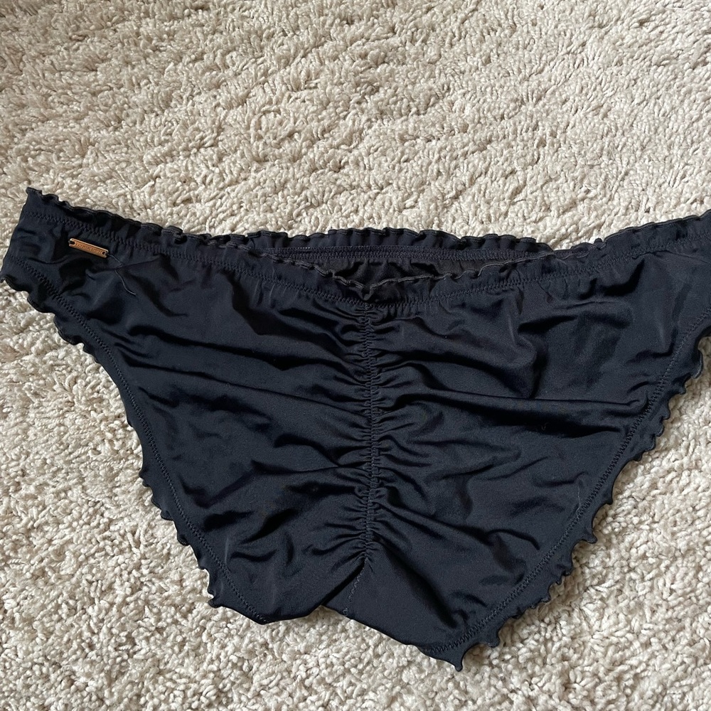 Ruched VS Bikini Bottoms